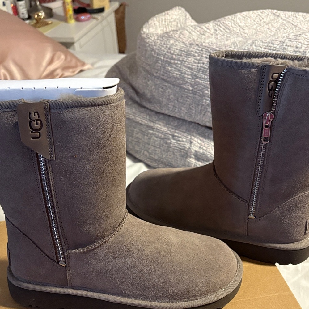 UGG Classic Tan Suede Boots - Picture 3 of 6